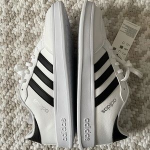 Woman’s Adidas Breaknet Tennis Shoes NWT size 7